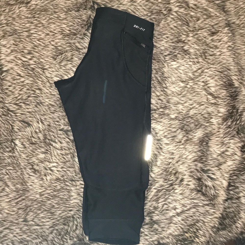 Nike Dri-fit running cropped pants. - Picture 5 of 5